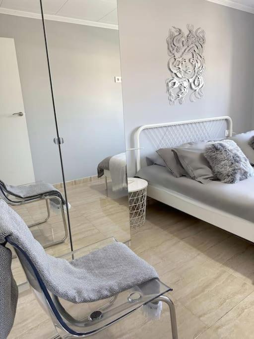 8 Min Walk To The Beach & 10 Min Walk To Convention Centre ! Barcellona Esterno foto